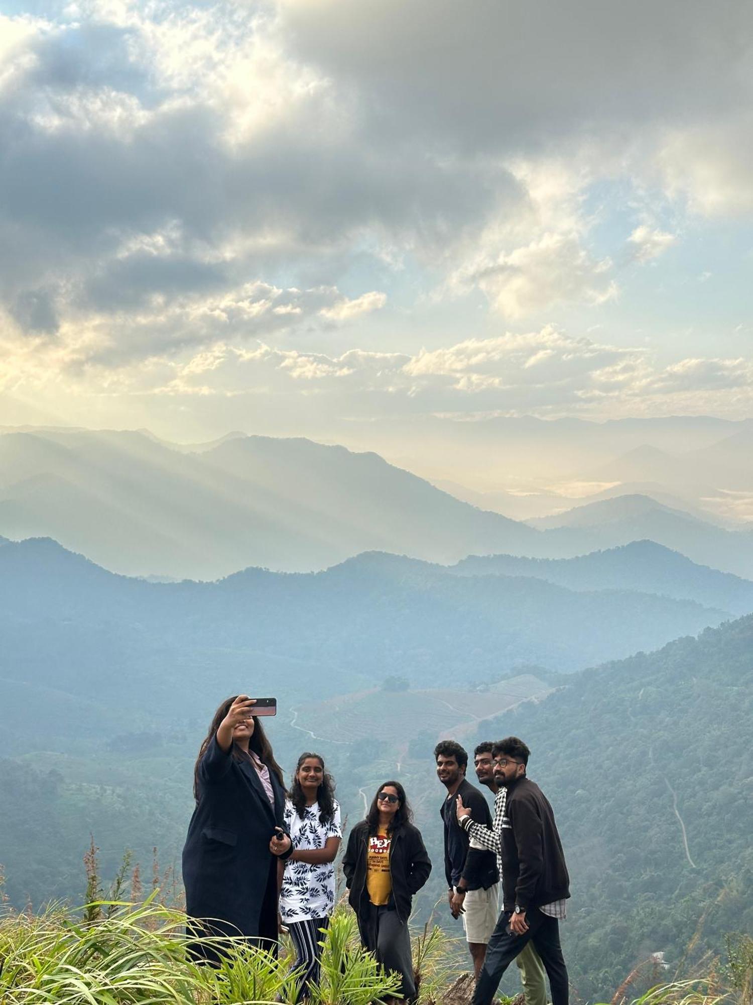 Sunset Valley Kerala Pool Resort - Serene Natural Forest Cottage Stay In Idukki With Sunrise & Sunset Panoramas, Natural Streams & Tranquil Summer Evenings Pīrmed Kültér fotó