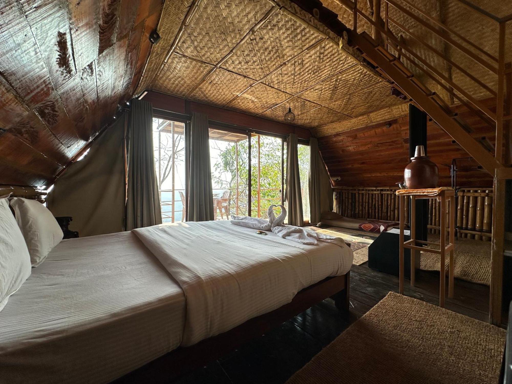 Sunset Valley Kerala Pool Resort - Serene Natural Forest Cottage Stay In Idukki With Sunrise & Sunset Panoramas, Natural Streams & Tranquil Summer Evenings Pīrmed Kültér fotó
