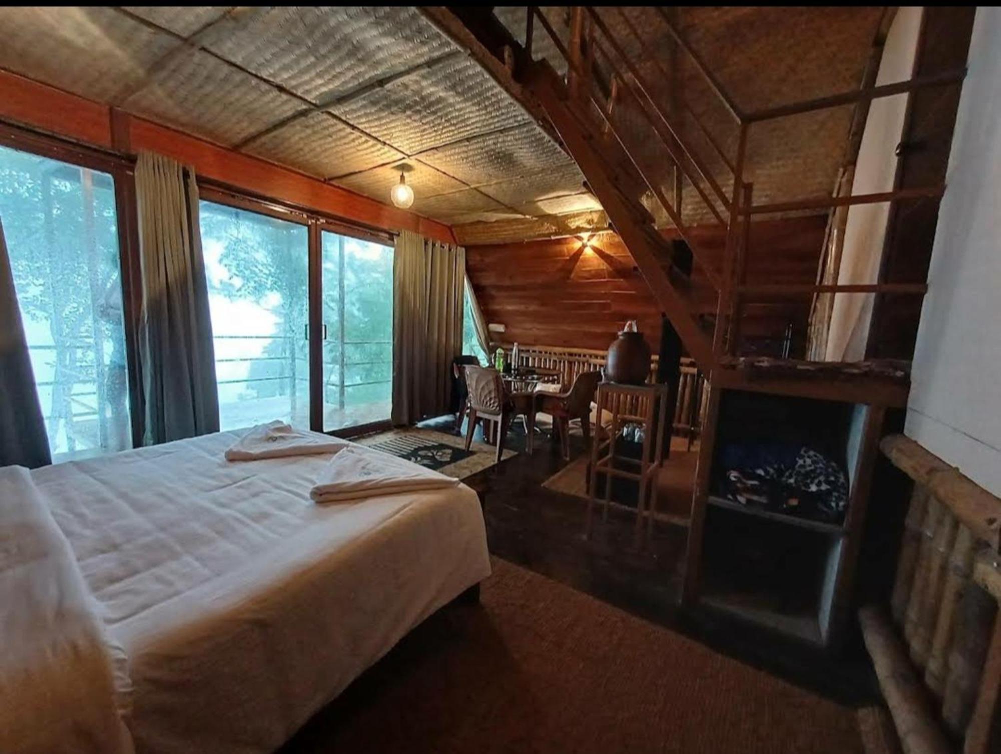 Sunset Valley Kerala Pool Resort - Serene Natural Forest Cottage Stay In Idukki With Sunrise & Sunset Panoramas, Natural Streams & Tranquil Summer Evenings Pīrmed Kültér fotó