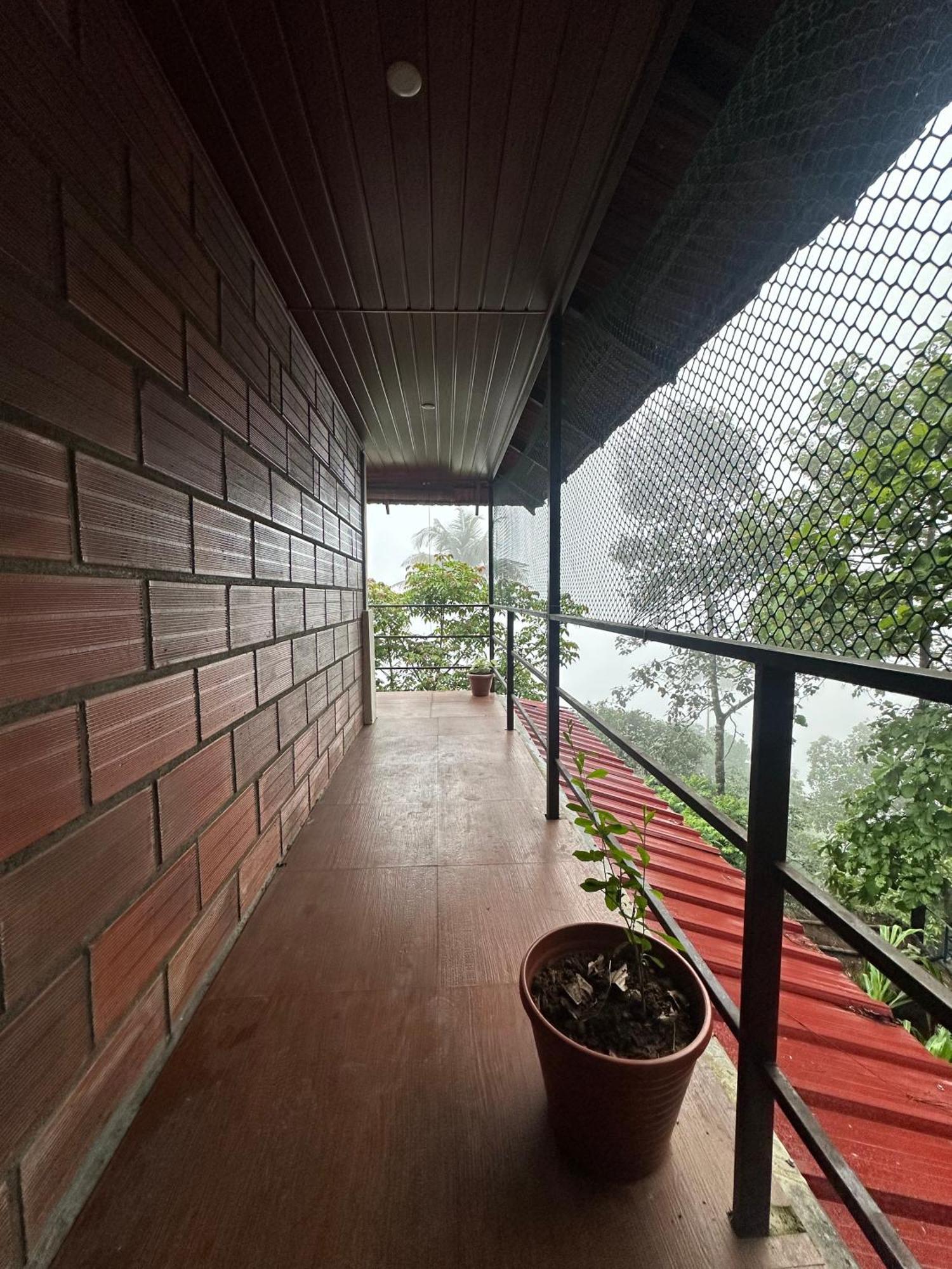 Sunset Valley Kerala Pool Resort - Serene Natural Forest Cottage Stay In Idukki With Sunrise & Sunset Panoramas, Natural Streams & Tranquil Summer Evenings Pīrmed Kültér fotó