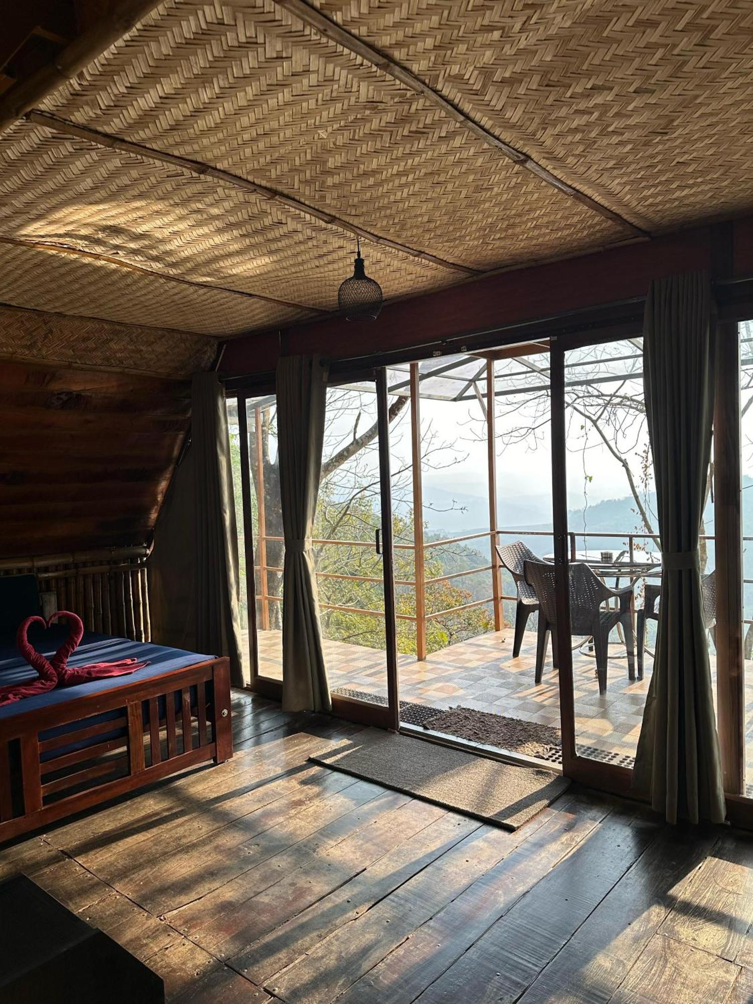 Sunset Valley Kerala Pool Resort - Serene Natural Forest Cottage Stay In Idukki With Sunrise & Sunset Panoramas, Natural Streams & Tranquil Summer Evenings Pīrmed Kültér fotó