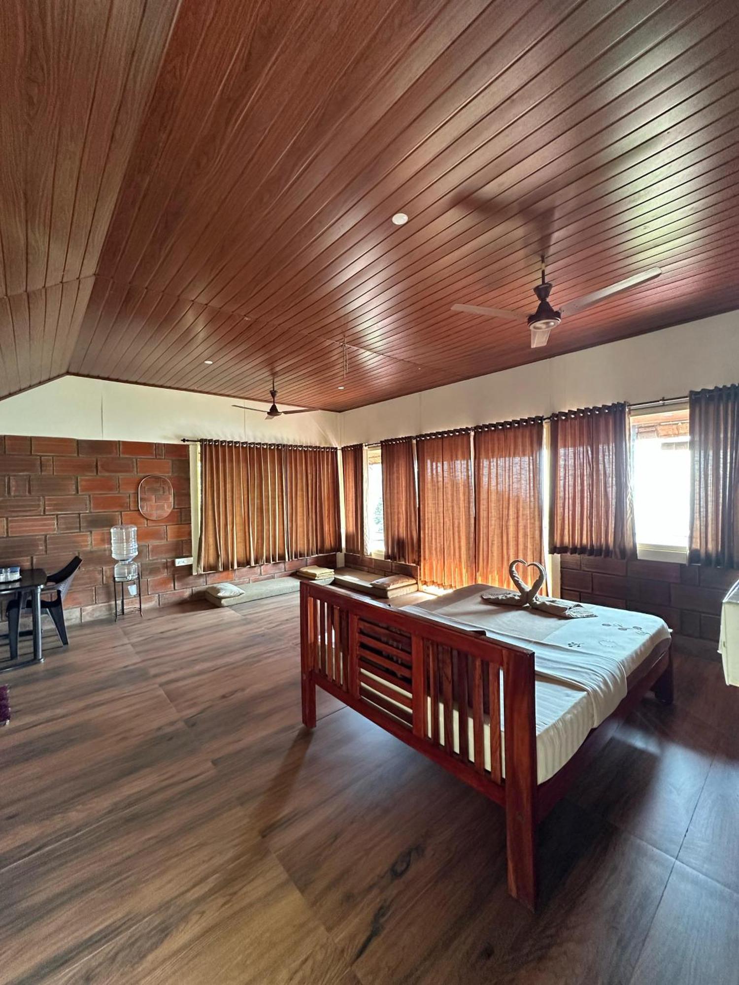 Sunset Valley Kerala Pool Resort - Serene Natural Forest Cottage Stay In Idukki With Sunrise & Sunset Panoramas, Natural Streams & Tranquil Summer Evenings Pīrmed Kültér fotó